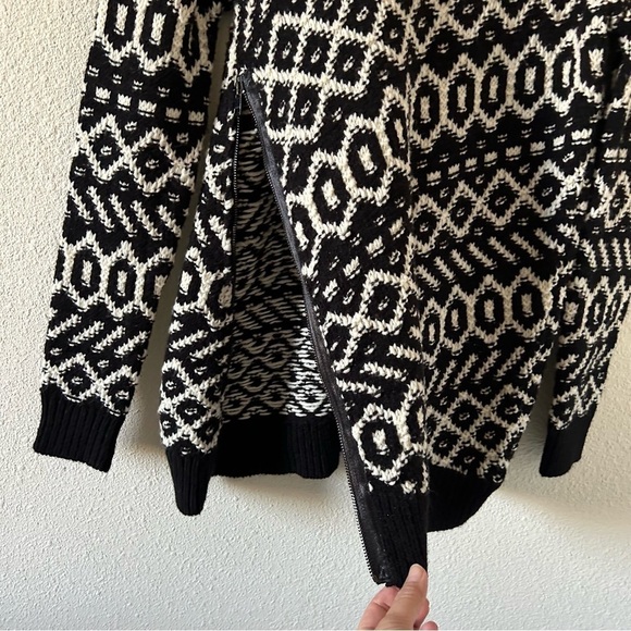 Ann Taylor Wool Blend Women’s Knit Tunic Sweater Medium Black White Geometric - Picture 5 of 12